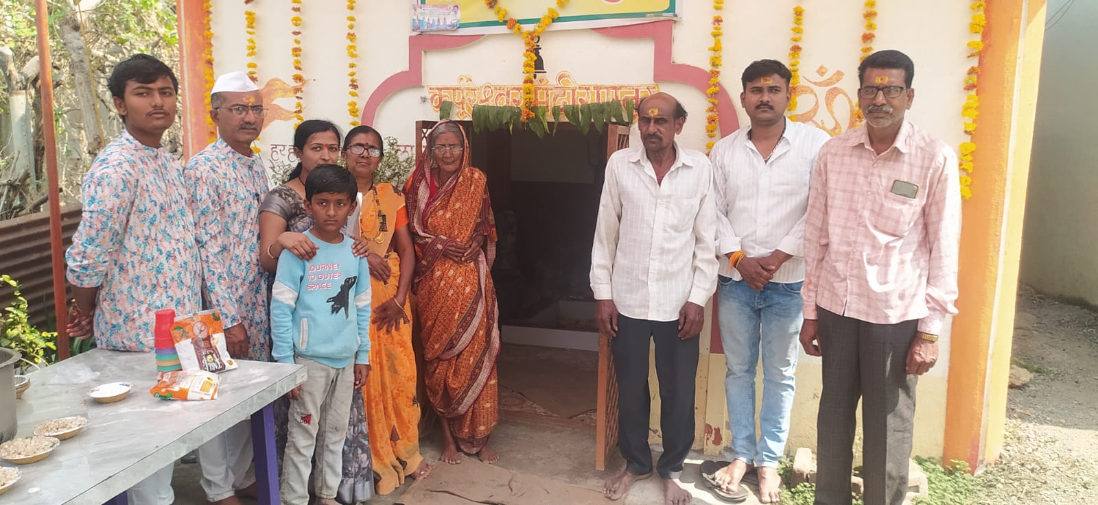 कर्पूपुरेश्वर मंदिरात शिवरात्री निमित्त फराळाचे वाटप