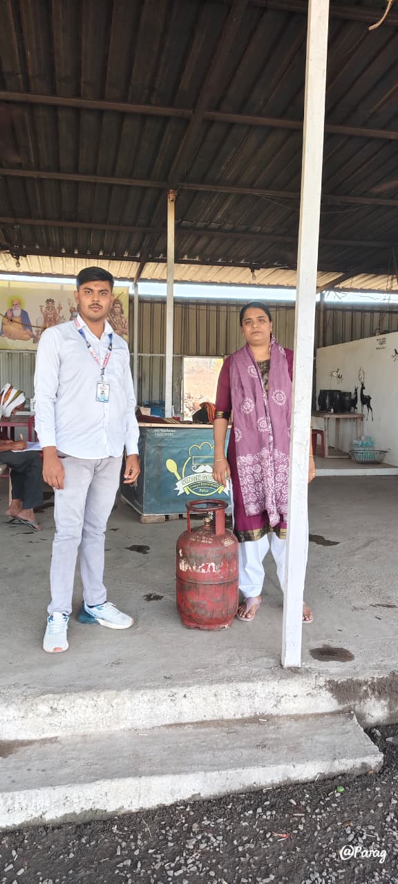 पातूरमध्ये घरगुती गॅस सिलेंडरच्या काळाबाजारावर प्रशासनाची कारवाई