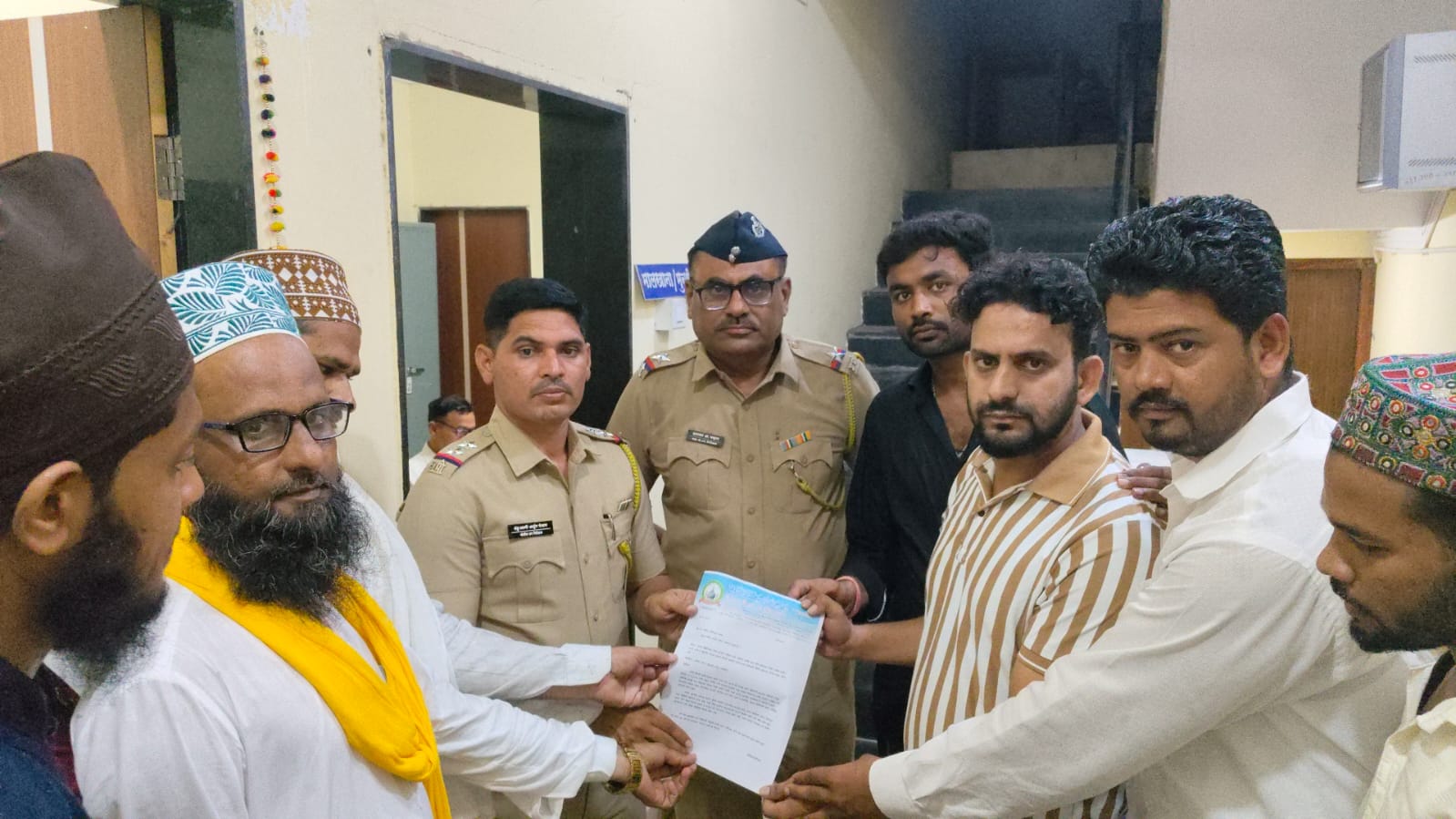 सोशल मीडियावरील आक्षेपार्ह व्हिडिओंविरोधात पातूर पोलीस ठाण्यात तक्रार