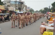 पातुर येथे मुख्य मार्गाने पोलिसांचा रुटमार्च