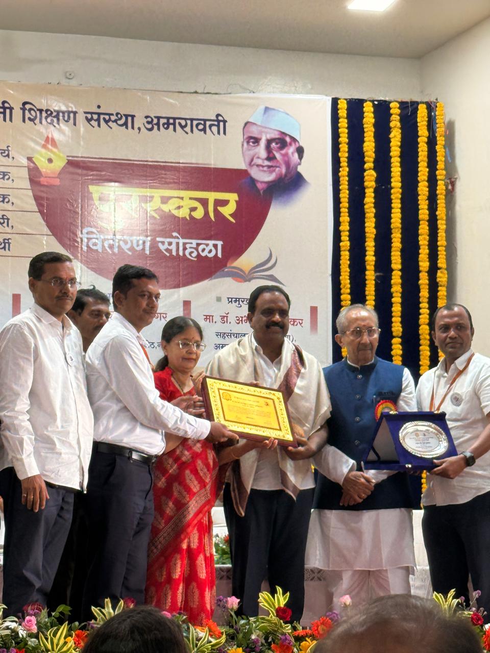 श्री शिवाजी विद्यालय राजंदाची पुरस्कारांची गरुडझेप सलग चार वर्षांपासून विविध पुरस्कारांचा मान; मुख्याध्यापकांसह संपूर्ण स्टाफचे कौतुक