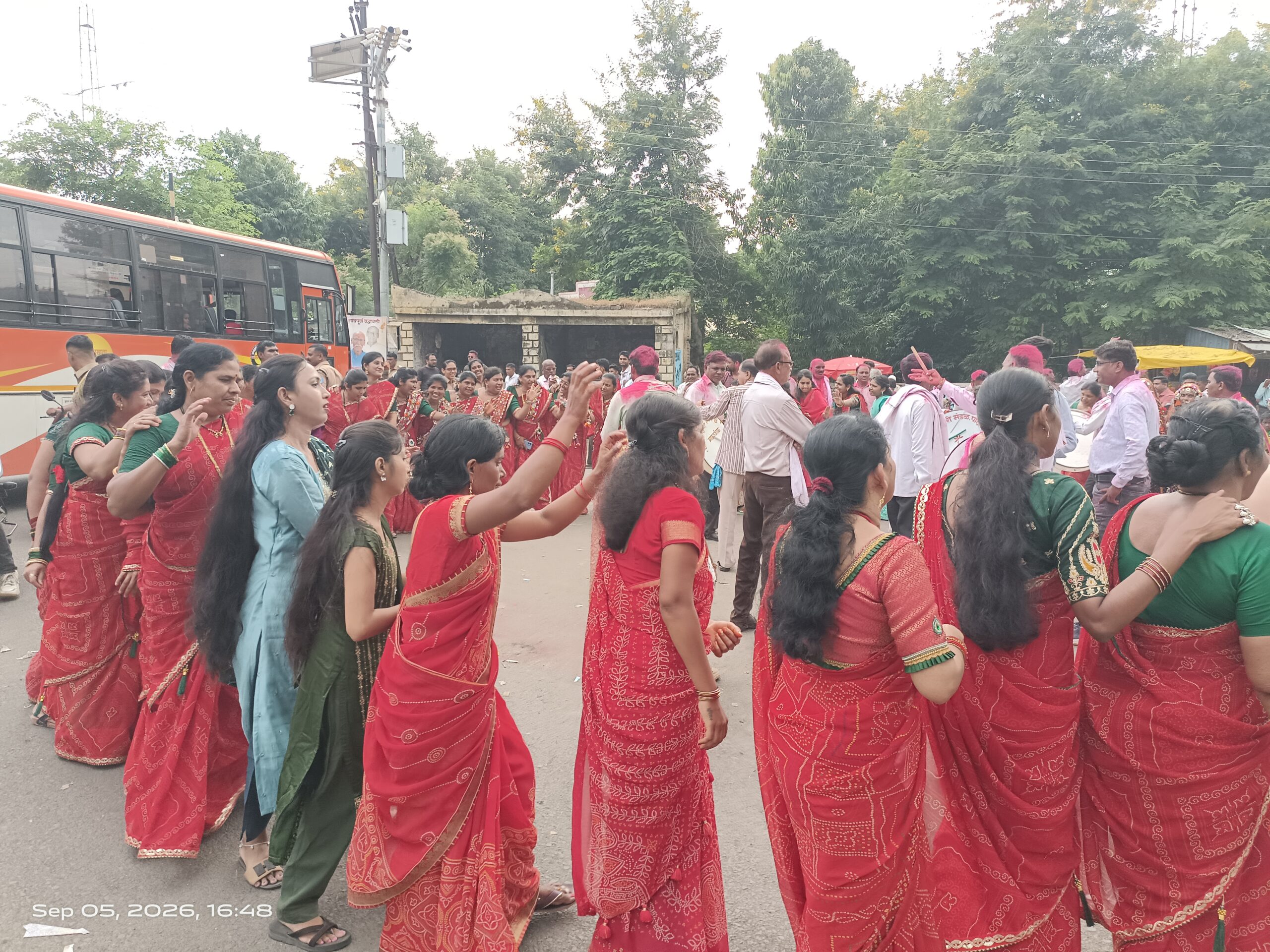 पातूर मध्ये बंजारा समाजाचा तीज उत्सव उत्साहात भव्य मिरवणुकीत पारंपरिक नृत्याने रंगला समारोप,पोलिसांचा चोख बंदोबस्त